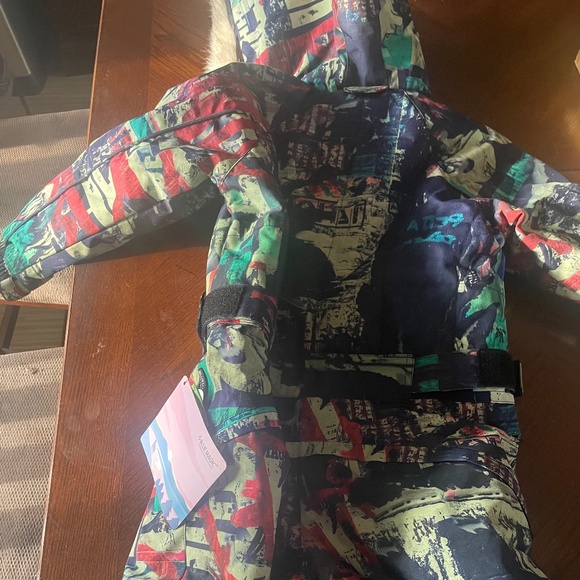 Kids age 7 Snowsuit - Picture 1 of 2